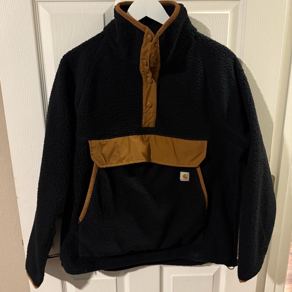 Women’s Carhartt relaxed fit Black and Brown Fleece Pullover. Size: Large!